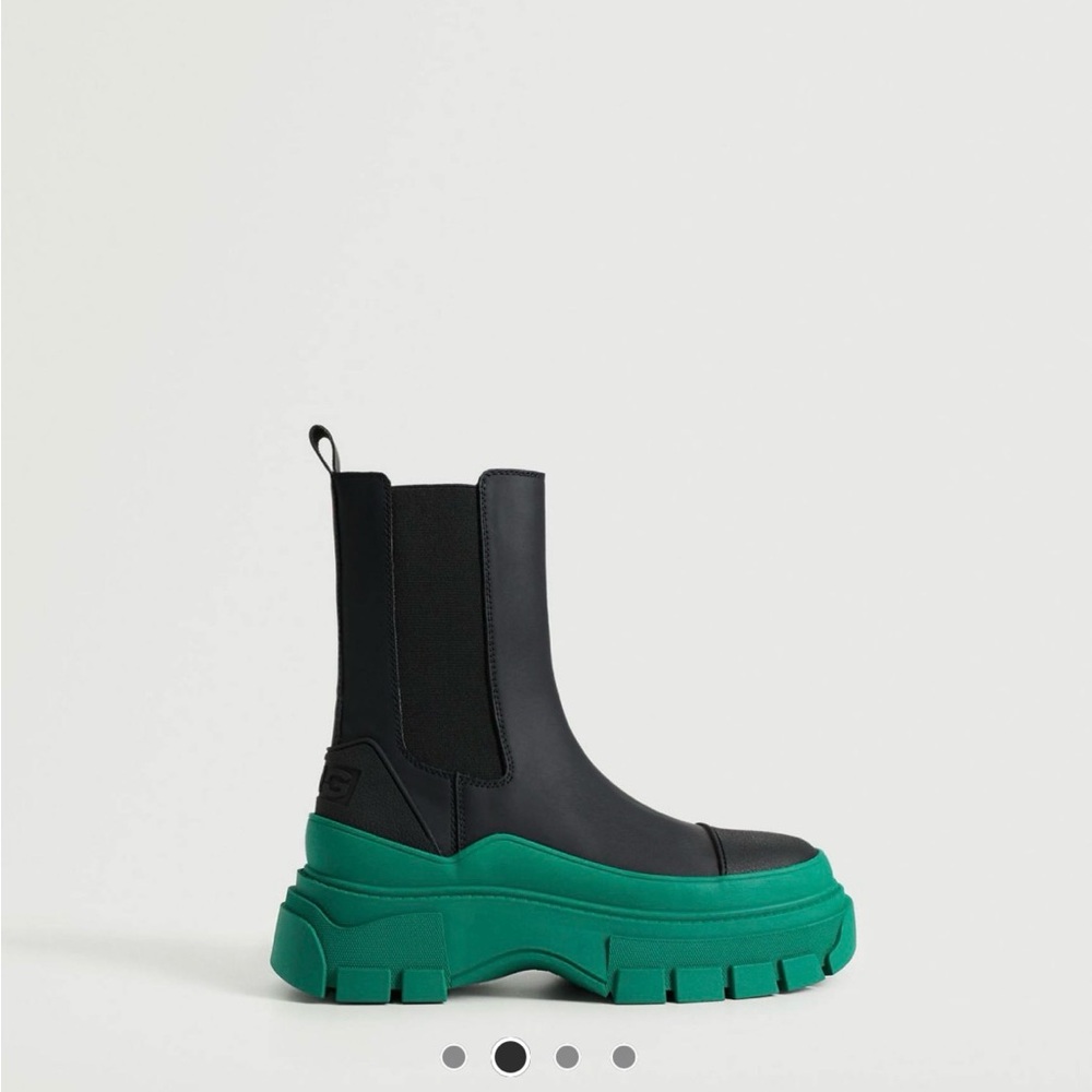 NEW MANGO chunky pull on chelsea boots with contrast sole in black
